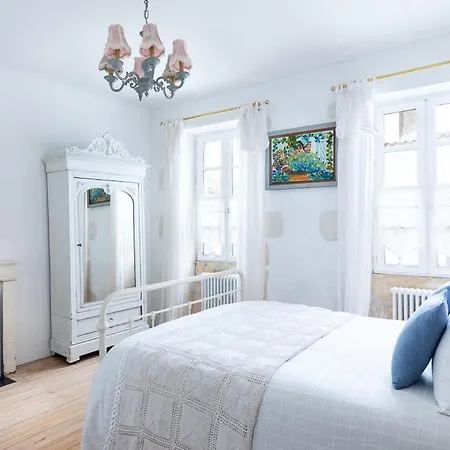 Saint-martin-de-re Sleeps 4 *